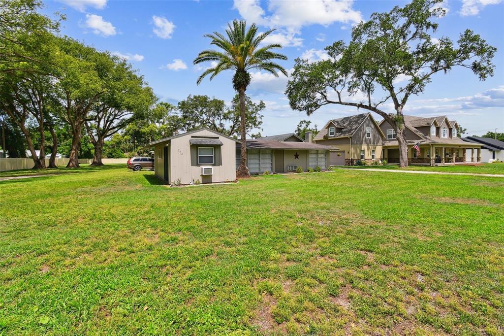 206 N Montclair Ave in Brandon, FL - Building Photo