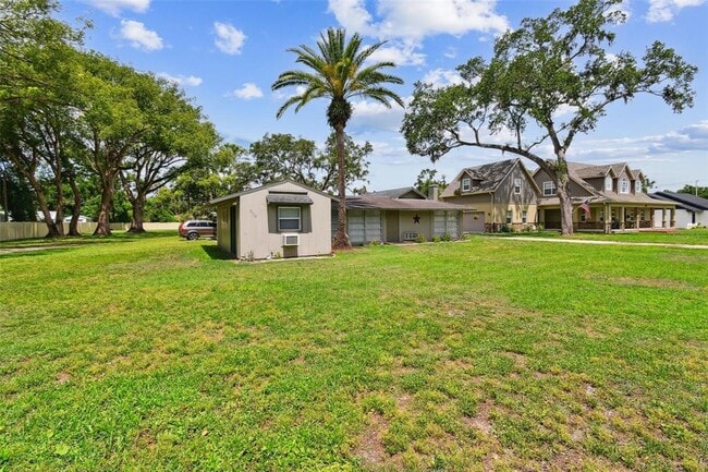 property at 206 N Montclair Ave