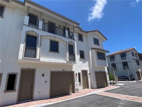 448 NW 41st St in Oakland Park, FL - Building Photo - Building Photo