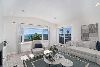 5247 Chelsea St in San Diego, CA - Building Photo - Building Photo