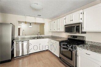 2901 Lenox Rd NE in Atlanta, GA - Building Photo - Building Photo