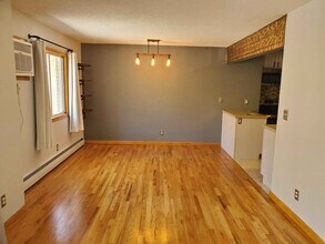 391 Grand Ave, Unit 306 in St. Paul, MN - Building Photo - Building Photo