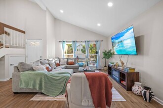 13737 Via Tres Vistas in San Diego, CA - Building Photo - Building Photo