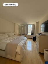 160 W 66th St in New York, NY - Building Photo - Building Photo