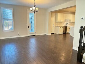 3281 Crocker Dr in Sacramento, CA - Building Photo - Building Photo