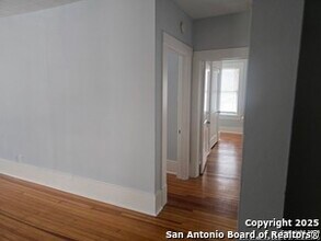 1120 W Woodlawn Ave in San Antonio, TX - Building Photo - Building Photo