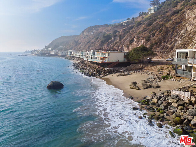 20466 PACIFIC COAST Hwy in Malibu, CA - Building Photo - Building Photo