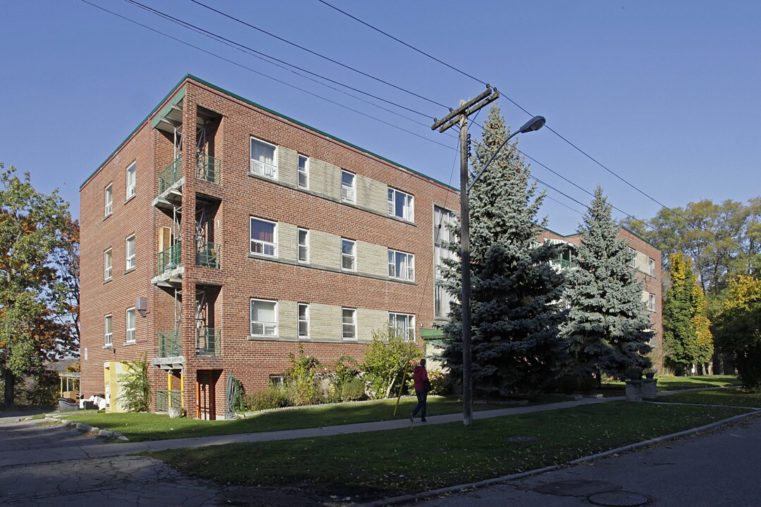 Treetops in Toronto, ON - Building Photo