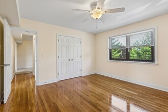 Georgian Arms Apartments in Iselin, NJ - Foto de edificio - Building Photo