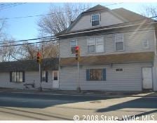 574 Washington St in Coventry, RI - Foto de edificio