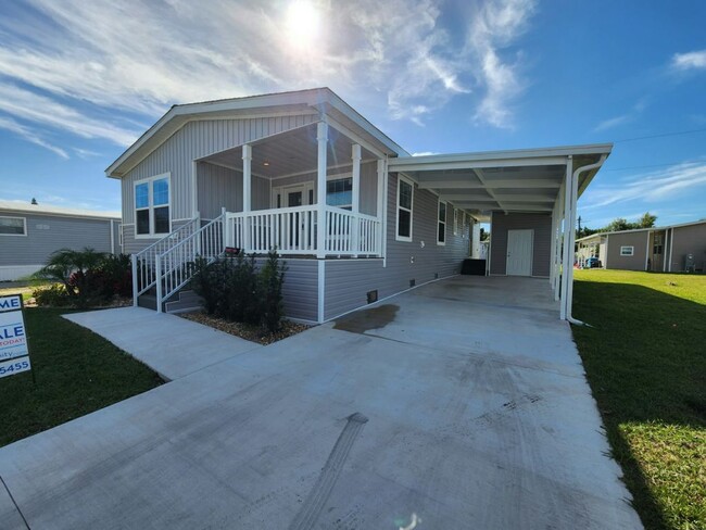 518 Eland Dr in North Fort Myers, FL - Building Photo - Building Photo
