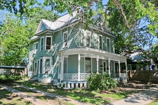 821 S Topeka St Apartments