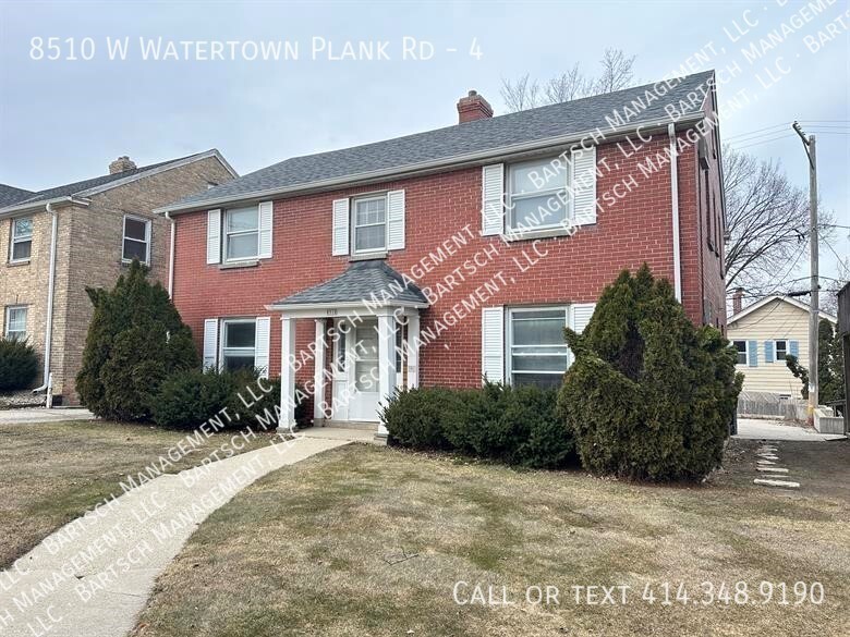 8510 W Watertown Plank Rd in Wauwatosa, WI - Building Photo