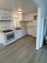 216 40th St, Unit Lower in Manhattan Beach, CA - Building Photo - Building Photo