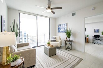 3645 NW 36th St-Unit -105 in Miami, FL - Building Photo - Building Photo