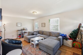 7211 Dartmouth Ave in College Park, MD - Foto de edificio - Building Photo