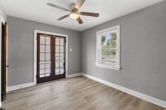 10050 Diamond Dr in St. Louis, MO - Building Photo - Building Photo