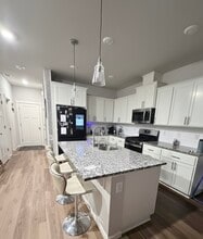 8143 SE Leafhopper St in Hillsboro, OR - Building Photo - Building Photo