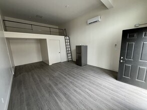 138 W San Ysidro Blvd in San Diego, CA - Building Photo - Building Photo