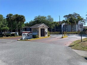 954 Courtyard Ln in Orlando, FL - Foto de edificio - Building Photo