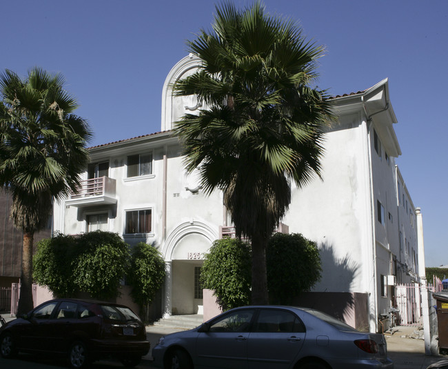 1825 N Tamarind Ave in Los Angeles, CA - Building Photo - Building Photo