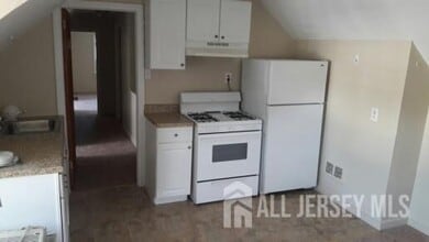 82 Woodbridge Ave in Highland Park, NJ - Building Photo - Building Photo