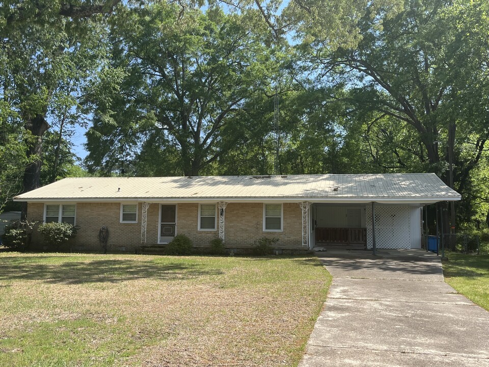 211 McDonald St in Smackover, AR - Building Photo