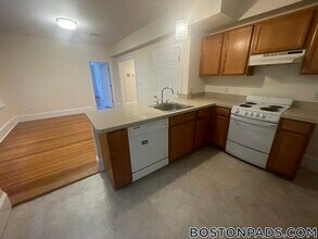 881 Massachusetts Ave in Cambridge, MA - Building Photo - Building Photo