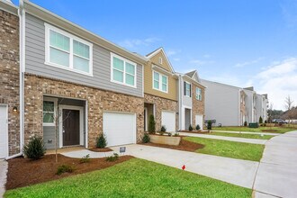 607 Magnolia Cir in Palmetto, GA - Building Photo - Building Photo