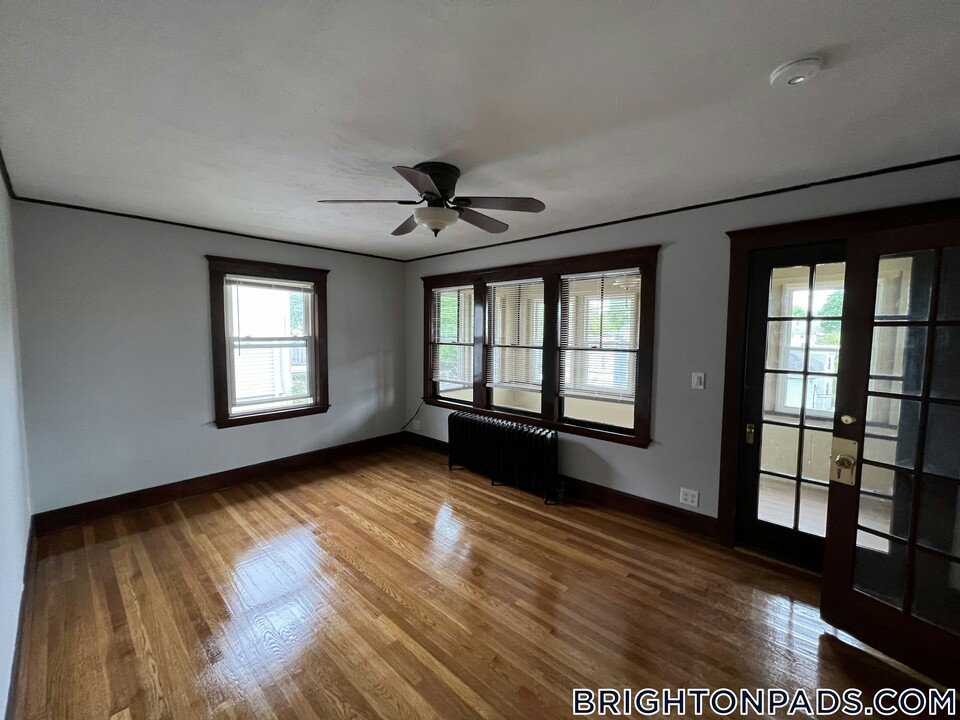 72 Nonantum St in Boston, MA - Building Photo