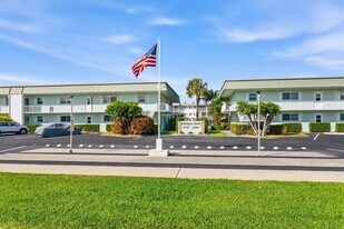 109 Wettaw Ln in North Palm Beach, FL - Building Photo