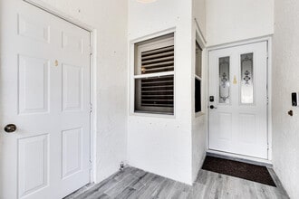 11036 SE Sea Pines Cir in Hobe Sound, FL - Building Photo - Building Photo