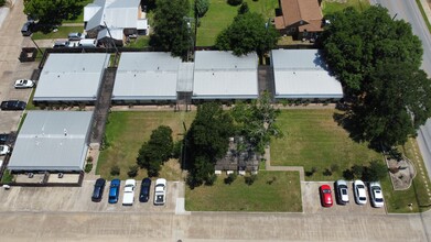 1601 S College Ave in Bryan, TX - Building Photo - Building Photo