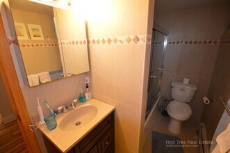 94 Pleasant St, Unit 1 in Brookline, MA - Foto de edificio - Building Photo