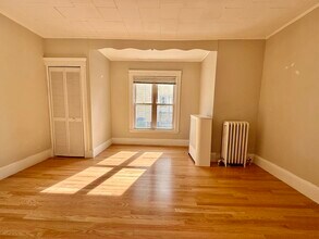 31 Park St, Unit 2 in Medford, MA - Foto de edificio - Building Photo