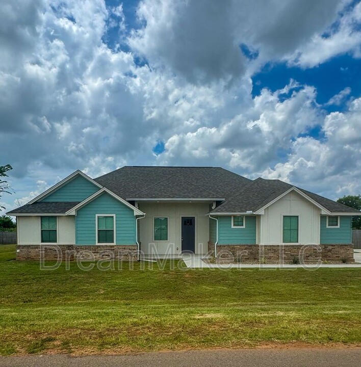 1060 Apple Blossom Wy in Washington, OK - Building Photo