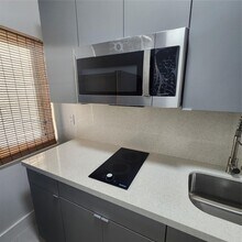 14639 SW 158th path-Unit -B in Miami, FL - Building Photo - Building Photo