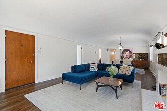 2317 Vineyard Ave in Los Angeles, CA - Building Photo - Building Photo