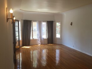 325 Cochran Ave in Los Angeles, CA - Building Photo - Building Photo