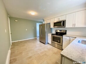 24 College St in Clinton, CT - Building Photo - Building Photo