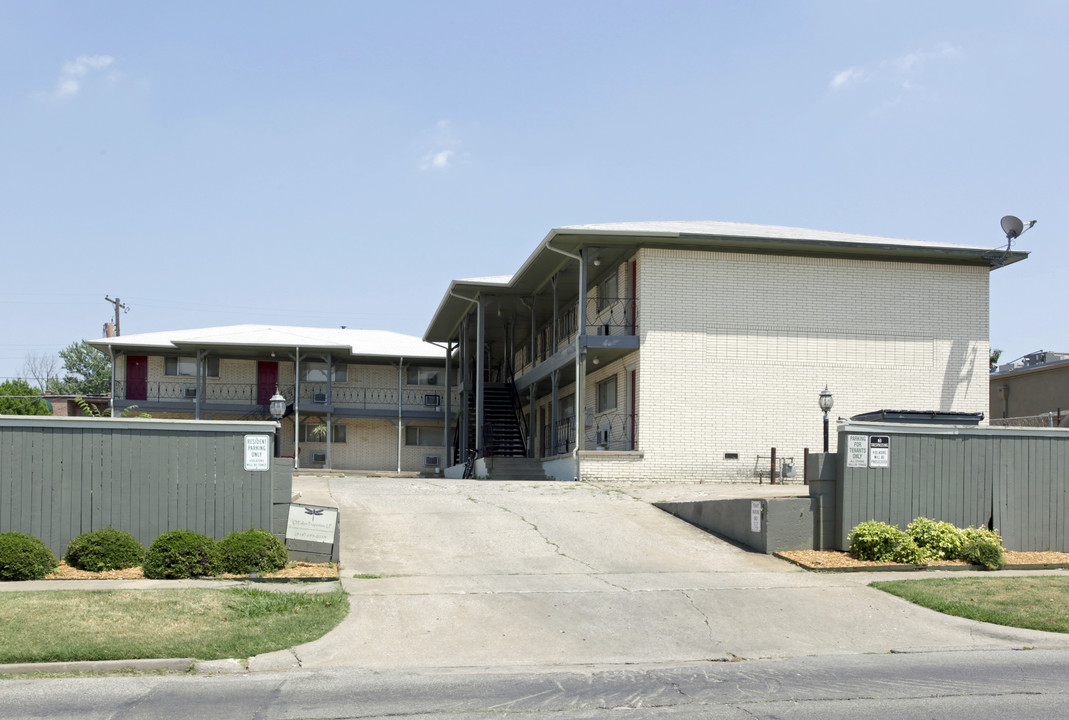 Cherry Street Villas in Tulsa, OK - Building Photo