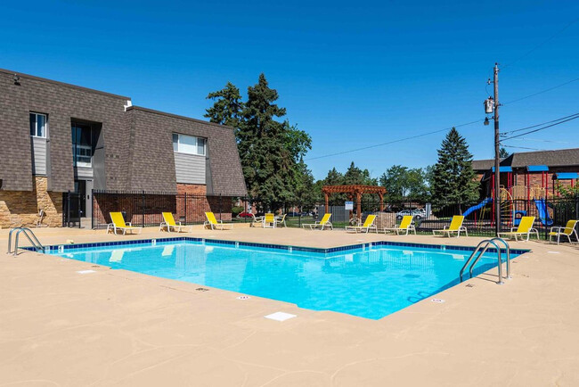 Auburn Place Apartments in Greenwood, IN - Foto de edificio - Building Photo
