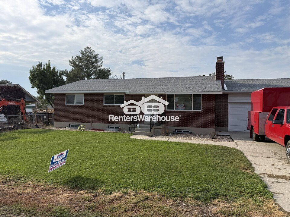 3953 W 8350 S in West Jordan, UT - Building Photo