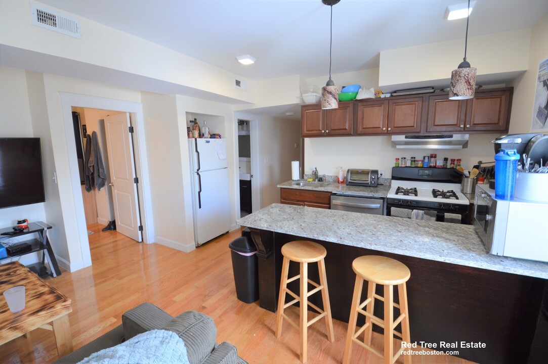 21 Weitz St, Unit 3 in Boston, MA - Building Photo