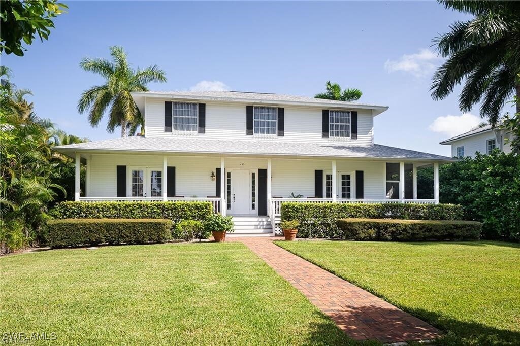 155 1st Ave S in Naples, FL - Building Photo