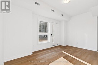70 Kenesky Dr in Hamilton, ON - Building Photo - Building Photo