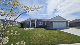 70 730 S in Hyde Park, UT - Building Photo