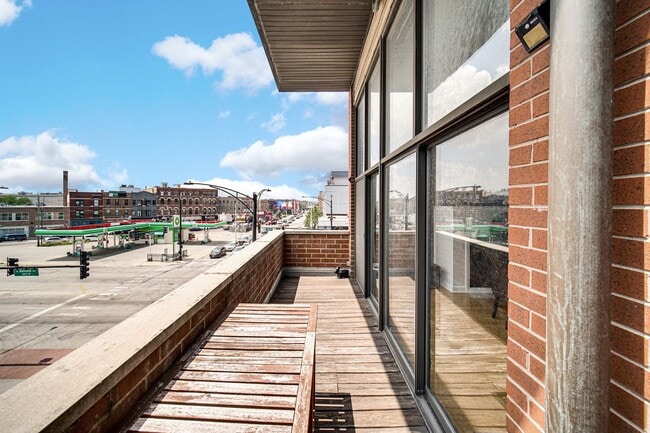1552 W Fullerton Ave in Chicago, IL - Building Photo - Building Photo