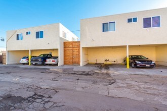 Courtyard Terrace in San Diego, CA - Building Photo - Building Photo