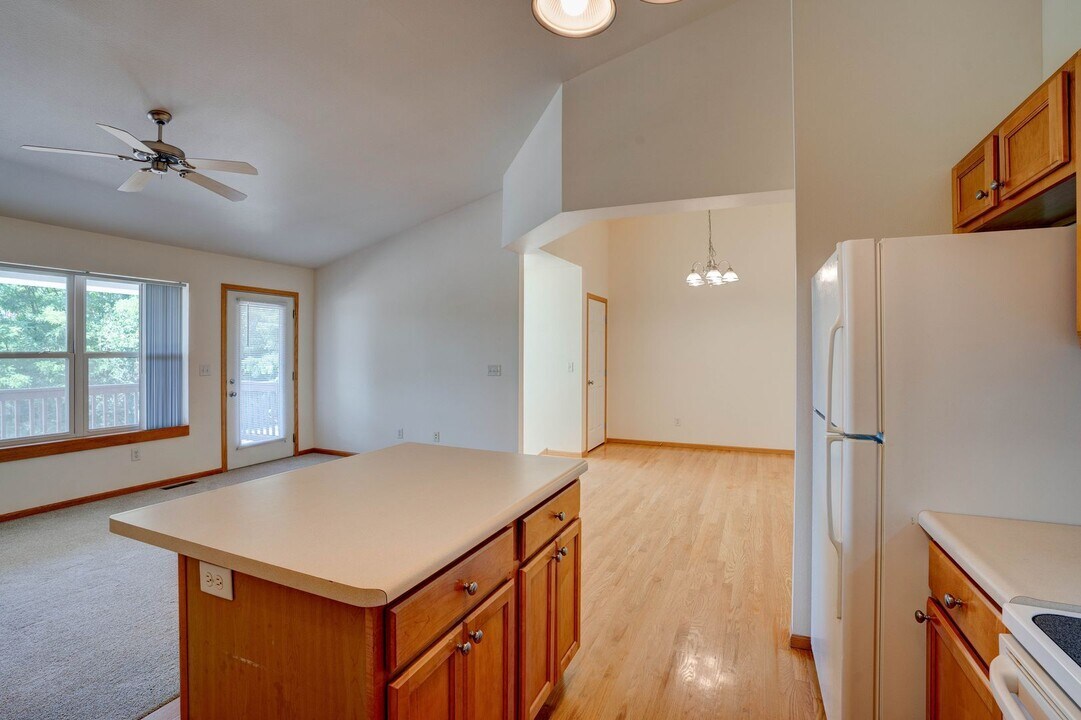 23-25 Redtail Ct in Coralville, IA - Building Photo